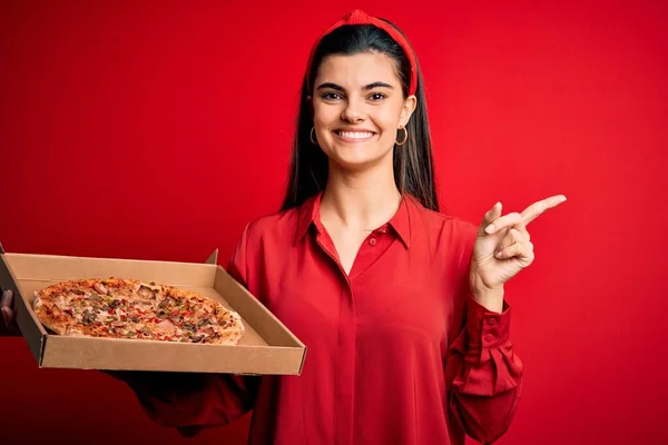 Young Beautiful Brunette Woman Holding Delivery Box Italian Pizza Red — Stok fotoğraf