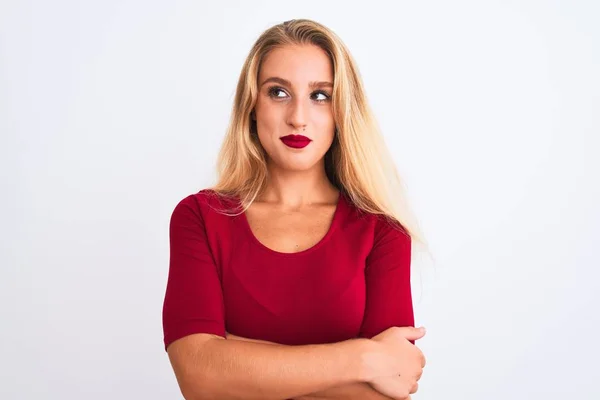 Junge Schöne Frau Rotem Shirt Vor Isoliertem Weißem Hintergrund Lächelnd — Stockfoto