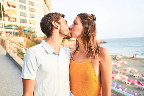 Young Beautiful Couple Vacation Smiling Happy Confident Standing Smile Face — Stock Photo, Image