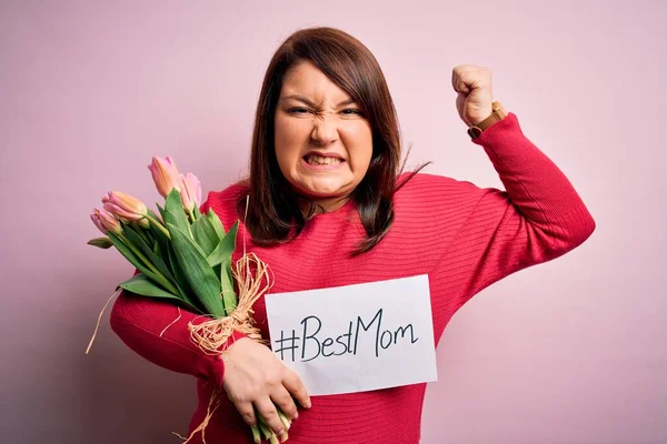 Beautiful Size Woman Celebrating Mothers Day Holding Message Bouquet Tulips — 스톡 사진