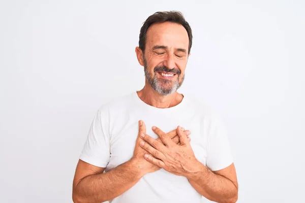 Homem Bonito Meia Idade Vestindo Camiseta Casual Sobre Fundo Branco — Fotografia de Stock