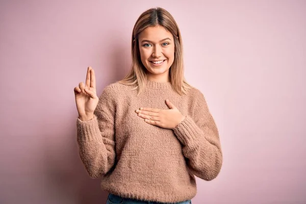 Jonge Mooie Blonde Vrouw Dragen Winterwol Trui Roze Geïsoleerde Achtergrond — Stockfoto