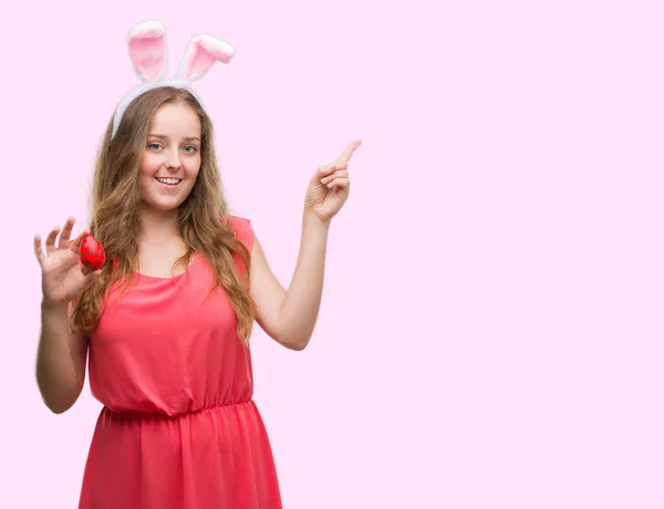Jonge Blonde Vrouw Draagt Easter Bunny Oren Erg Blij Met — Stockfoto