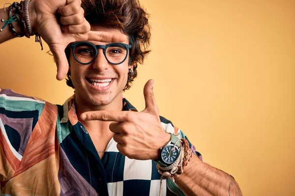 Young Man Vacation Wearing Colorful Shirt Glasses Isolated Yellow Background — Stok fotoğraf