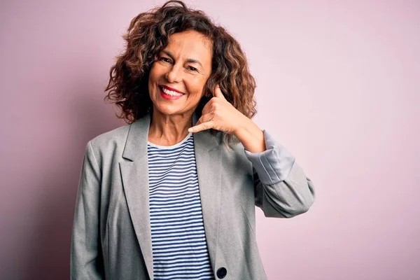 Mujer Mediana Edad Hermosa Mujer Negocios Con Chaqueta Elegante Sobre —  Fotos de Stock