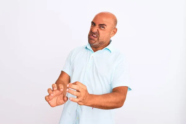 Homem Bonito Meia Idade Vestindo Camisa Casual Sobre Fundo Branco — Fotografia de Stock