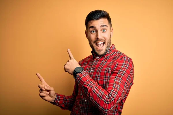 Young Handsome Man Wearing Casual Shirt Standing Isolated Yellow Background — Stock Photo, Image