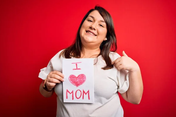 Mooi Brunette Size Vrouw Holding Liefde Mam Bericht Vieren Moeders — Stockfoto