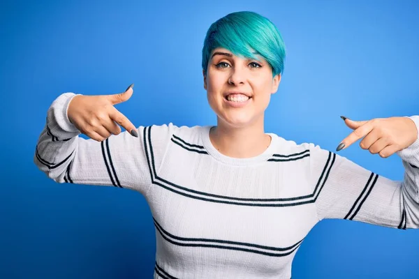 Young Beautiful Woman Blue Fashion Hair Wearing Casual Sweater Standing — Stok fotoğraf