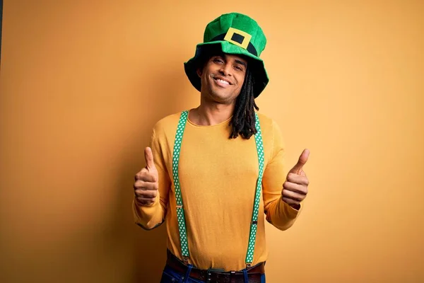 Jeune Homme Afro Américain Portant Chapeau Vert Célébrant Saint Patricks — Photo