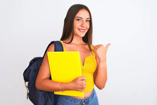 Belle Étudiante Portant Sac Dos Tenant Carnet Sur Fond Blanc — Photo