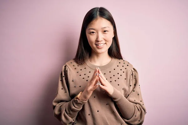 Jonge Mooie Aziatische Vrouw Draagt Mode Elegante Trui Roze Gesoldeerde — Stockfoto