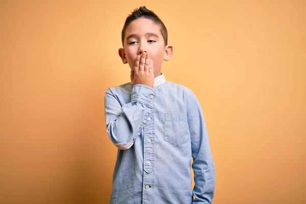 Kleiner Junge Elegantem Hemd Das Über Gelbem Isoliertem Hintergrund Steht — Stockfoto