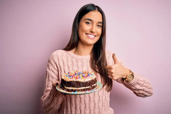 Gelukkig Met Grote Glimlach Doet Teken Duim Omhoog Met Vingers — Stockfoto