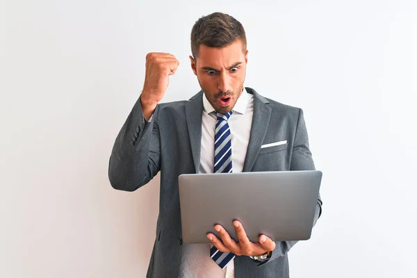 Joven Hombre Negocios Guapo Trabajando Con Computadora Portátil Sobre Fondo —  Fotos de Stock