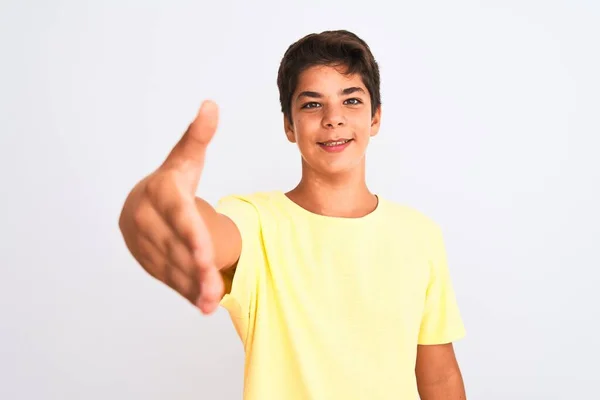 Bonito Adolescente Menino Sobre Fundo Isolado Branco Sorrindo Amigável Oferecendo — Fotografia de Stock
