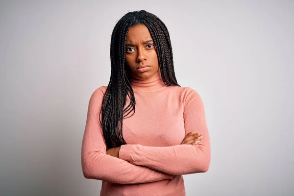 Jeune Femme Afro Américaine Debout Décontracté Frais Sur Fond Blanc — Photo