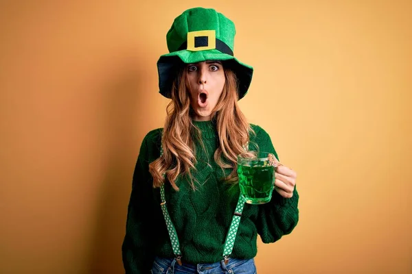 Beautiful Woman Wearing Hat Drinking Jar Green Beverage Celebrating Saint — Stock Photo, Image