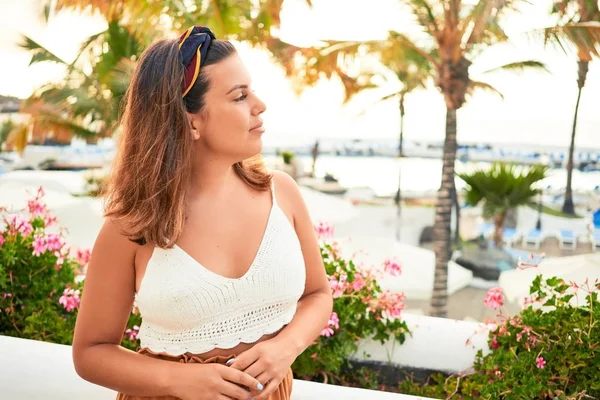 Jonge Mooie Vrouw Glimlachend Gelukkig Wandelen Straten Van Puerto Cruz — Stockfoto