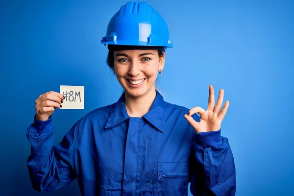 Hermosa Mujer Trabajadora Con Sombrero Fuerza Uniforme Que Celebra Día — Foto de Stock