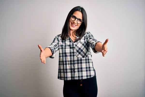 Jonge Brunette Met Blauwe Ogen Met Casual Shirt Bril Witte — Stockfoto