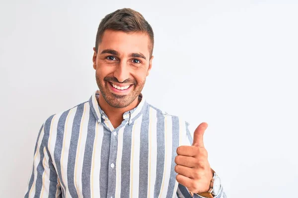 Jovem Homem Negócios Bonito Vestindo Camisa Elegante Sobre Fundo Isolado — Fotografia de Stock