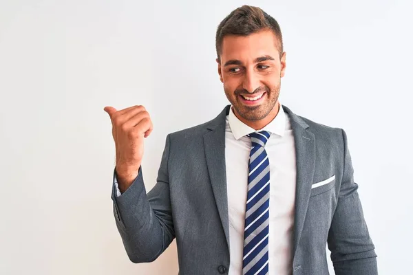 Joven Hombre Negocios Guapo Vistiendo Traje Corbata Sobre Fondo Aislado — Foto de Stock