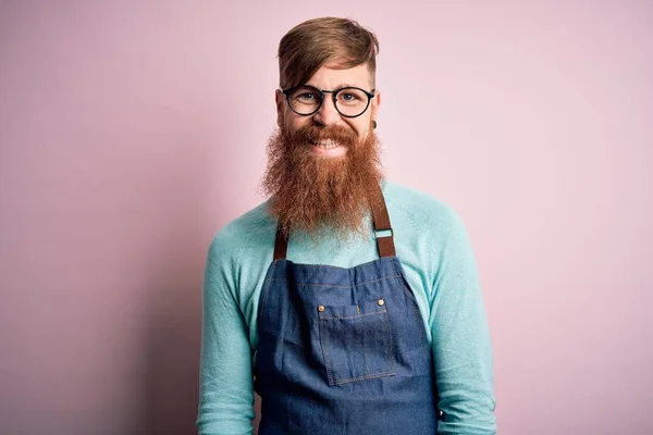 Irish Redhead Housekeeping Man Beard Wearing Apron Washing Gloves Happy — Stock Photo, Image