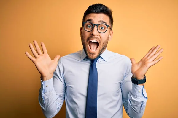 Young Handsome Businessman Wearing Tie Glasses Standing Yellow Background Celebrating — Stockfoto