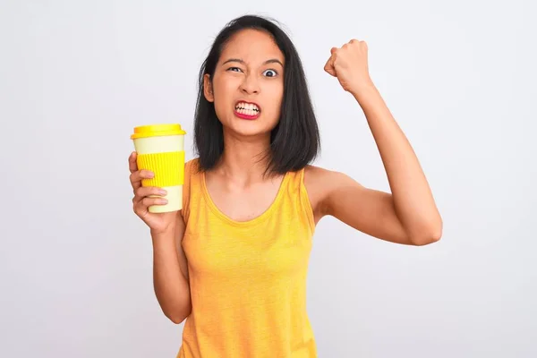 Ung Kinesisk Kvinna Dricka Bort Glas Kaffe Över Isolerade Vit — Stockfoto