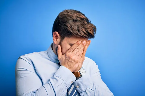 Giovane Uomo Affari Biondo Con Barba Occhi Azzurri Che Indossa — Foto Stock