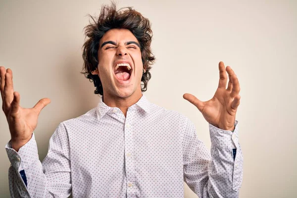 Joven Hombre Negocios Guapo Con Camisa Elegante Pie Sobre Fondo —  Fotos de Stock