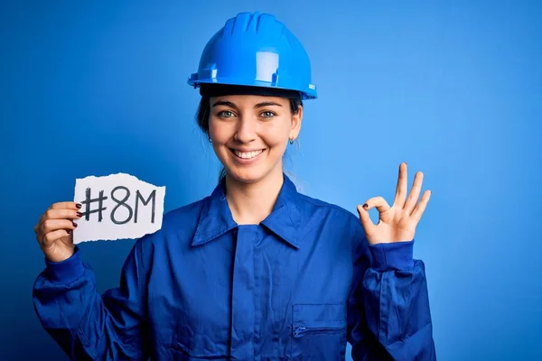Schöne Arbeiterfrau Mit Hut Und Uniform Feiert März Frauentag Tut — Stockfoto