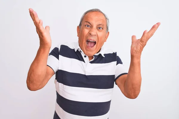 Senior Gråhårig Man Bär Casual Randig Polo Stående Över Isolerade — Stockfoto