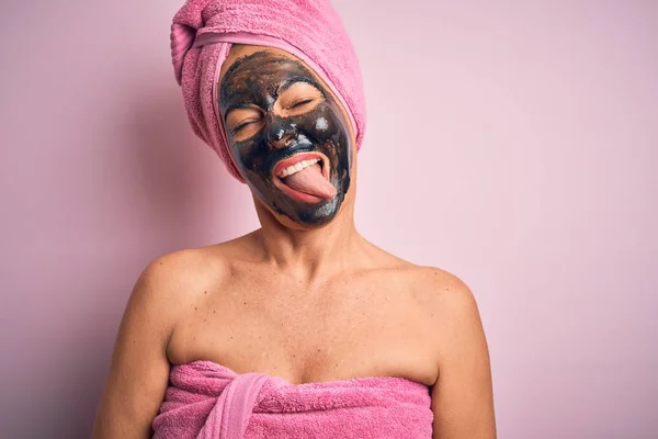 Mujer Morena Mediana Edad Que Usa Máscara Belleza Negra Sobre — Foto de Stock