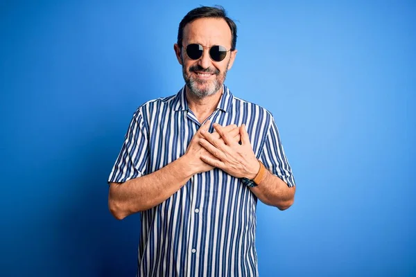 Middle Age Hoary Man Wearing Striped Shirt Sunglasses Isolated Blue — Stock Photo, Image