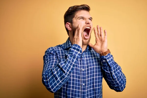 Young Blond Businessman Beard Blue Eyes Wearing Shirt Yellow Background — 스톡 사진