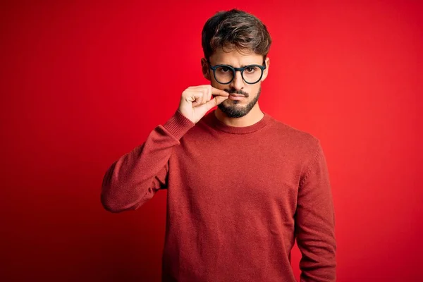 Young Handsome Man Beard Wearing Glasses Sweater Standing Red Background — Stock Photo, Image