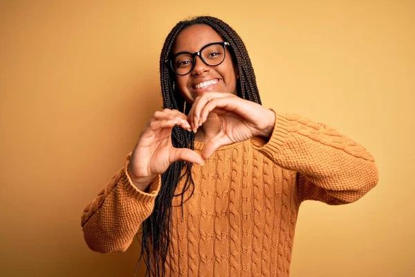 Jeune Femme Intelligente Afro Américaine Portant Des Lunettes Pull Décontracté — Photo