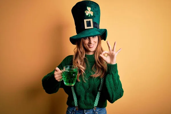 Beautiful Woman Wearing Hat Drinking Jar Green Beverage Celebrating Saint — Stock Photo, Image