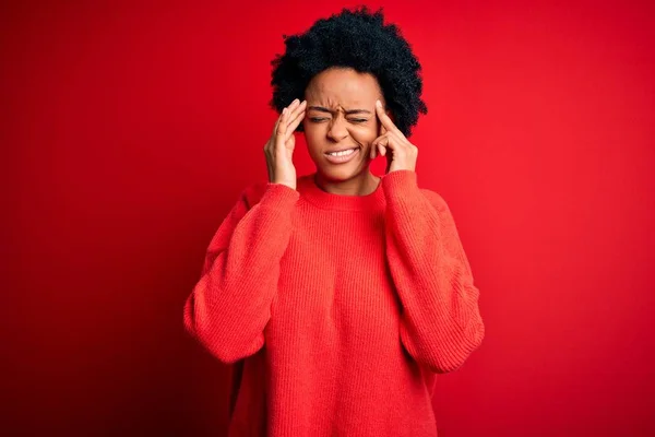 Giovane Bella Afro Donna Afro Americana Con Capelli Ricci Indossa — Foto Stock