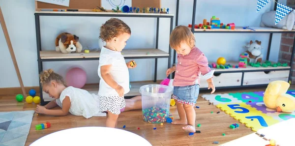 Entzückende Kleinkinder Spielen Kindergarten Jede Menge Spielzeug — Stockfoto