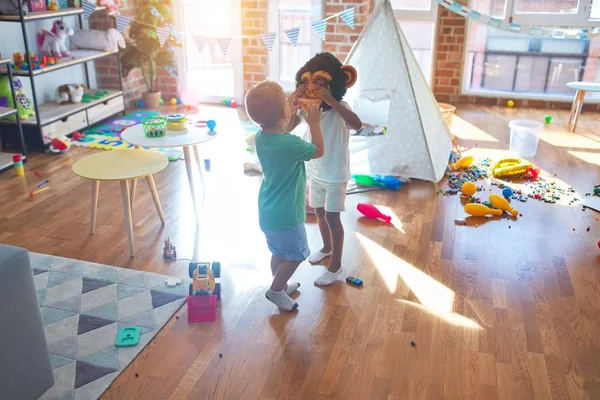 Entzückende Kleinkinder Spielen Kindergarten Jede Menge Spielzeug — Stockfoto