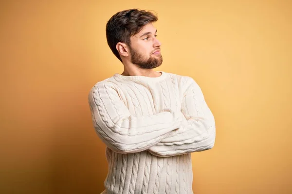 Ung Blond Man Med Skägg Och Blå Ögon Bär Vit — Stockfoto