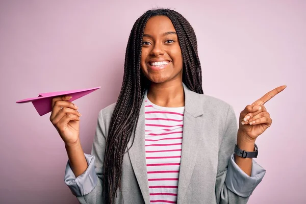 Young African American Business Woman Holding Paper Plane Communication Symbol — Stock Photo, Image