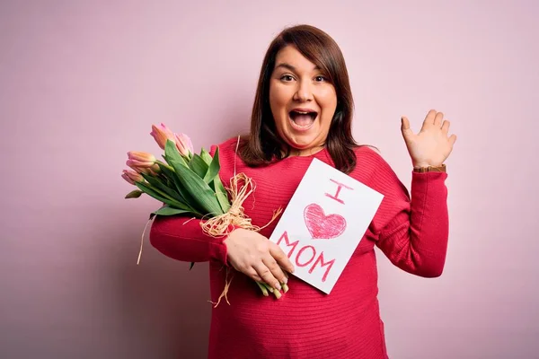 Beautiful Size Woman Celebrating Mothers Day Holding Message Bouquet Tulips — 스톡 사진