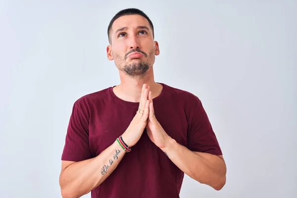 Young Handsome Man Standing Isolated Background Begging Praying Hands Together — Stock Photo, Image