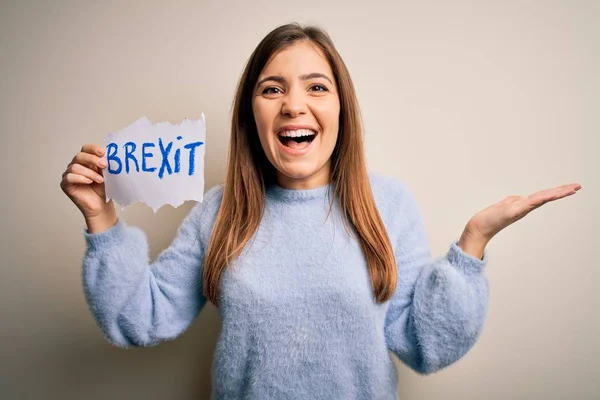 Jonge Blonde Vrouw Houdt Brexit Banner Van Politieke Referendum Geïsoleerde — Stockfoto
