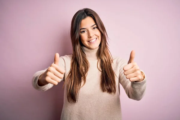 Young Beautiful Girl Wearing Casual Turtleneck Sweater Standing Isolated Pink — Stock Photo, Image