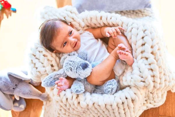 Beau Bébé Heureux Maternelle Autour Jouets Colorés Intérieur Crèche — Photo